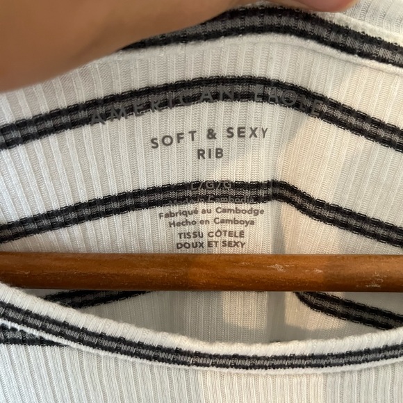 American Eagle Cropped T-Shirt - Picture 2 of 2